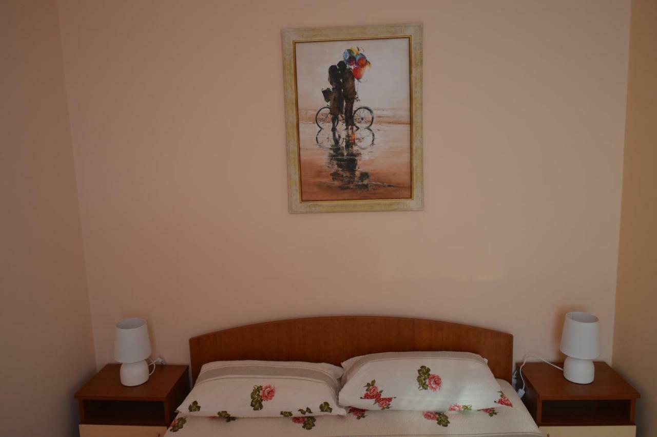 Dimana Hotel Chernomorets Exterior photo